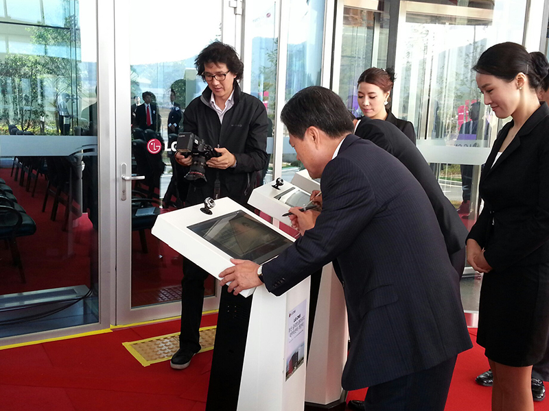 전자방명록 시연 사진